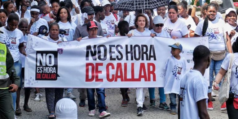 Foto manifestante pidiendo justicia