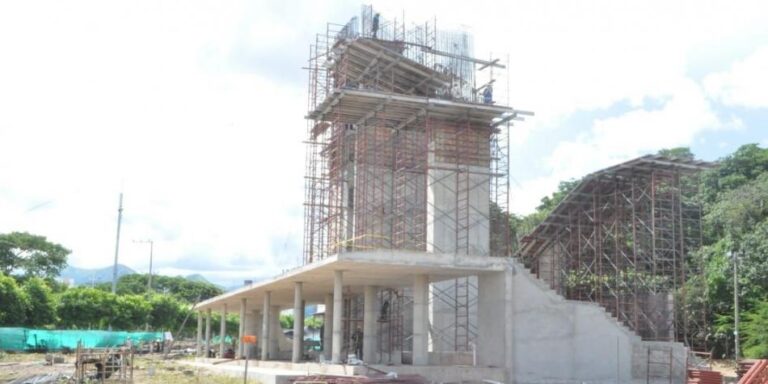 Muestra la construcción de la casa en el aire de valledupar