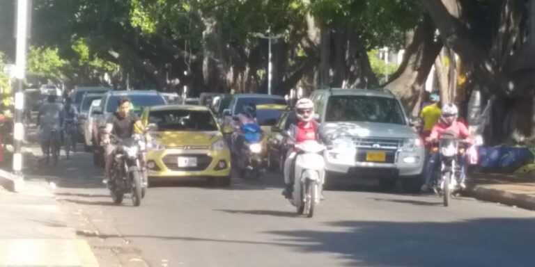 Muestra transito de motos en la ciudad de valledupar