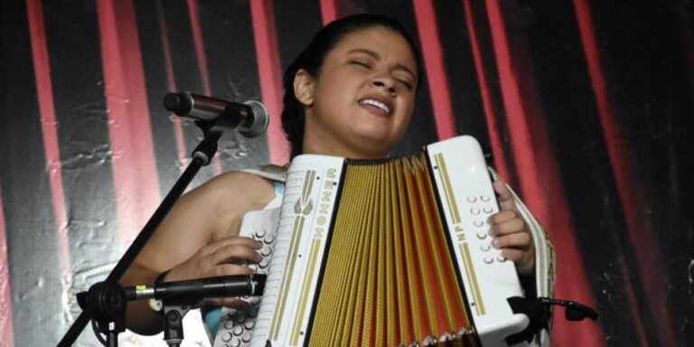 Nataly Patiño nació en Valledupar, y aprendió a tocar el acordeón desde los siete años de edad. Foto: archivo particular