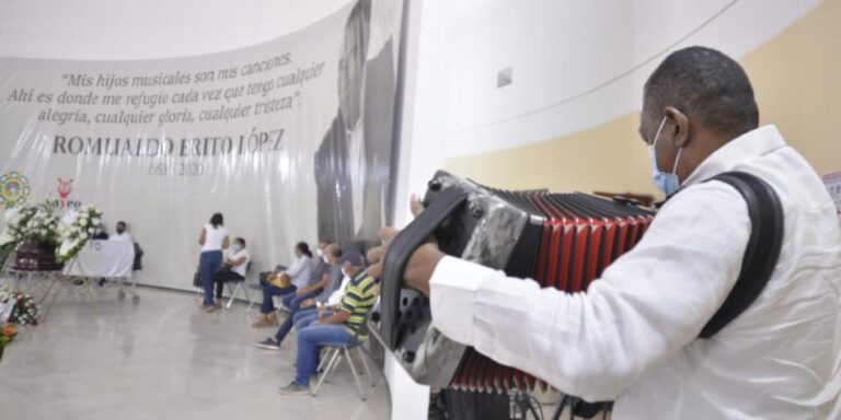 Las honras fúnebres de Romualdo Brito se llevarán a cabo este domingo en la Funeraria Nesagaviria de Riohacha (La Guajira), donde también será homenajeado por las autoridades y el sector cultural. Foto: Archivo particular