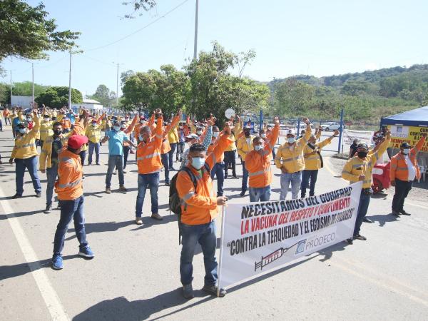 Los trabajadores de Prodeco, afiliados al Sindicato Nacional de Trabajadores de la Industria Minera, Petroquímica, Agrocombustibles y Energética el reinicio de las operaciones en las minas Foto: Archivo particular