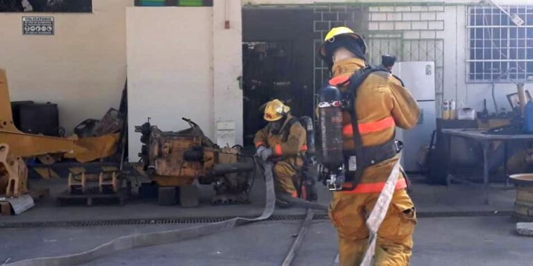 Bomberos voluntarios buscan llegar a un acuerdo con las autoridades correspondientes. Foto: Cortesía