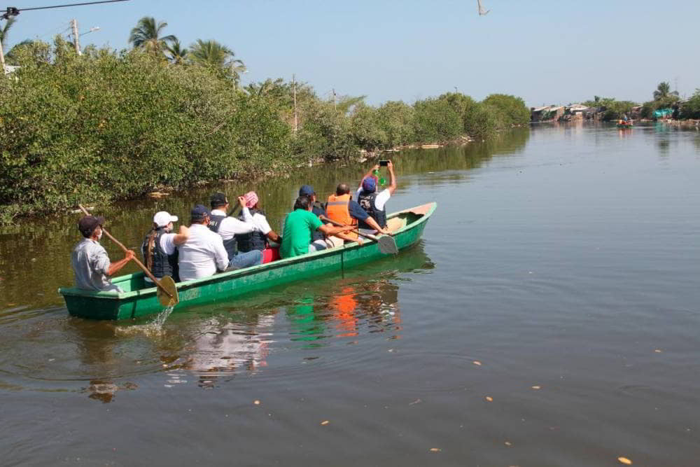 Las ‘canoas para el buen vivir’ son parte un proyecto que tiene la comunidad. / eluniversal