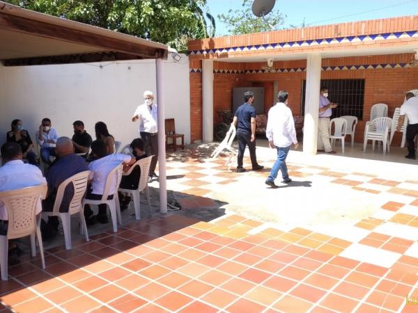 Es una casa blanca, de estilo colonial, de amplios espacios, hermosos jardines, adornada de baldosas rojas, que anida en su interior mobiliario, colecciones privadas, vestuario... Foto: Ludys Ovalle Jácome